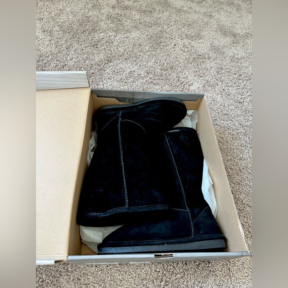 Brand new bear paw boots. In box. Black/size 7 - Picture 1 of 10